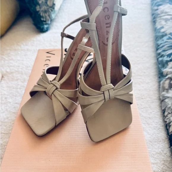 Neutral Bow Slingback Heels by Vicenza – Classic Square Toe.Size38 or (7.5-8)US - Picture 1 of 8